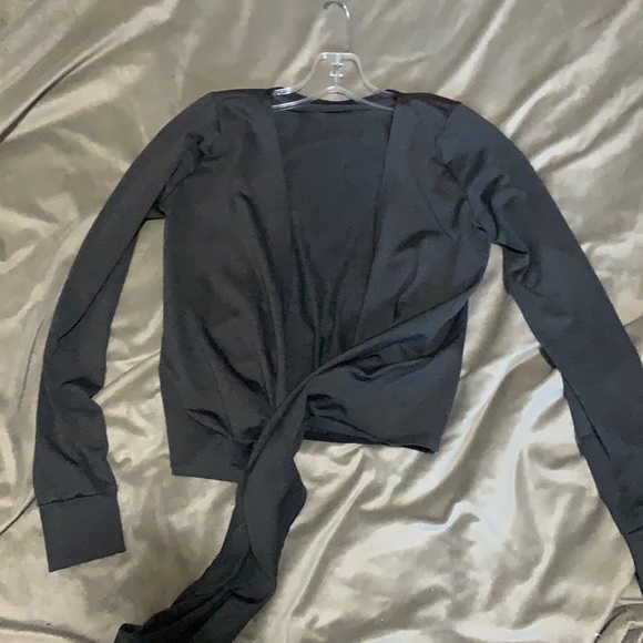 Front cross tie cropped shirt - Picture 1 of 1